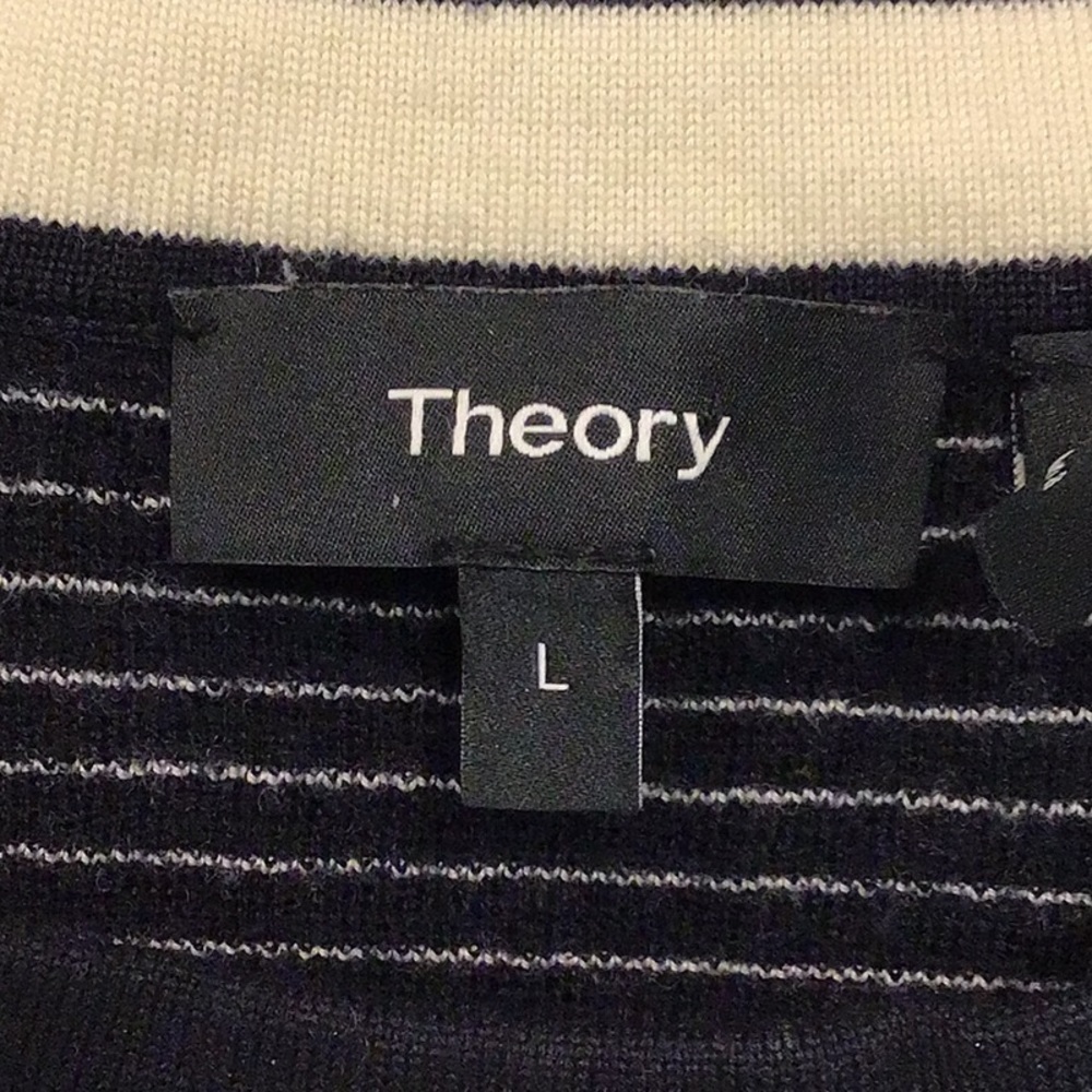 𝅺THEORY  merino wool crew neck pullover black and white stripe
